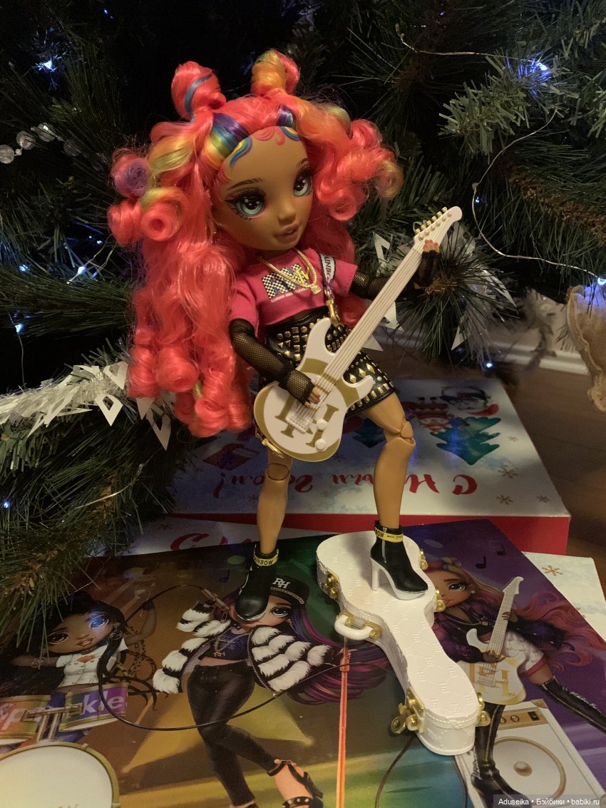 Новогодний рок 🎸 Rainbow High Carmen Rockstar