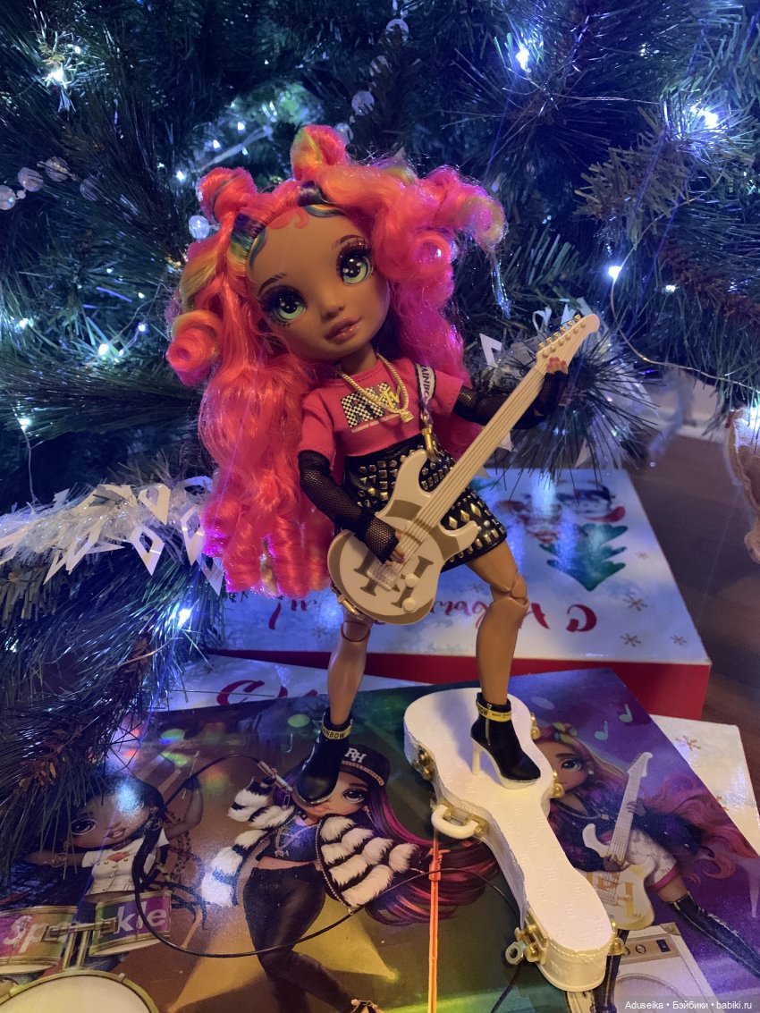 Новогодний рок 🎸 Rainbow High Carmen Rockstar