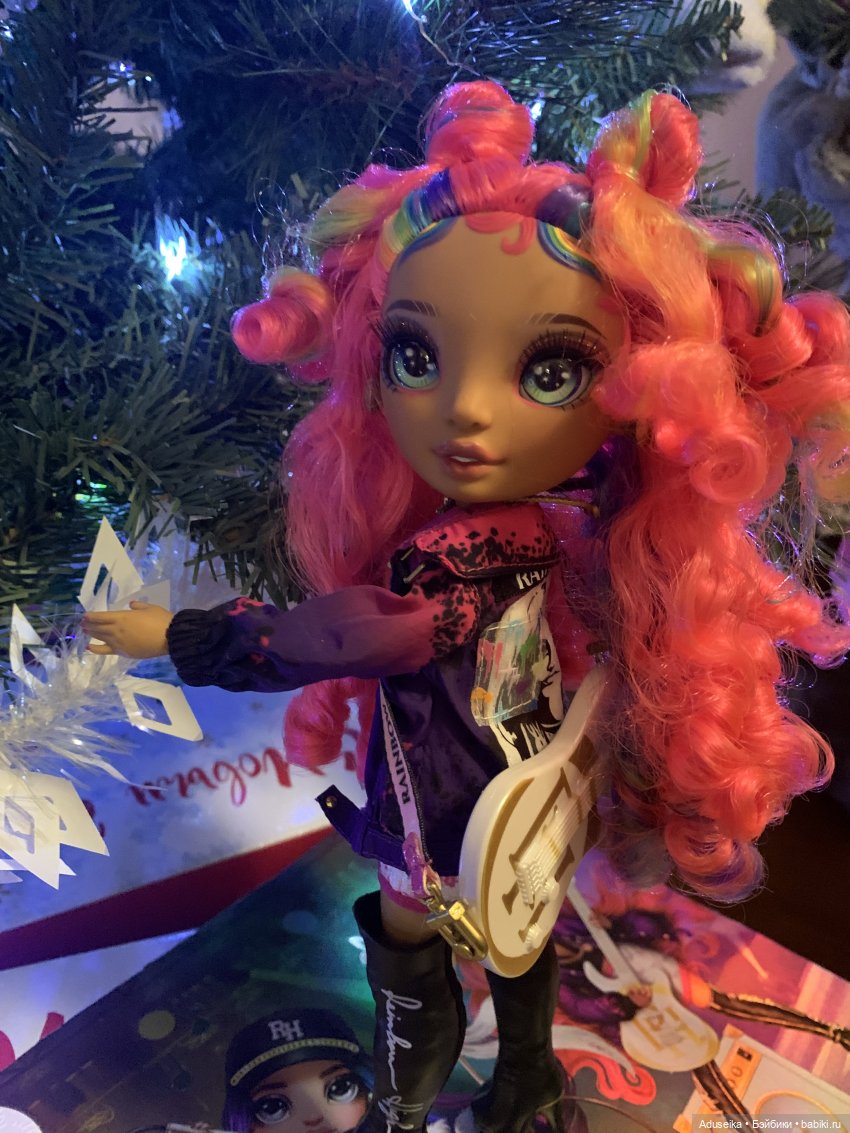 Новогодний рок 🎸 Rainbow High Carmen Rockstar