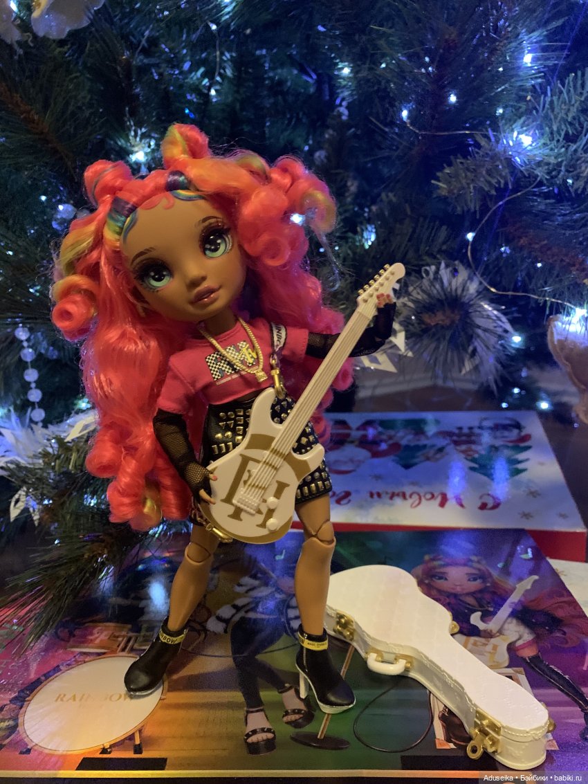 Новогодний рок 🎸 Rainbow High Carmen Rockstar