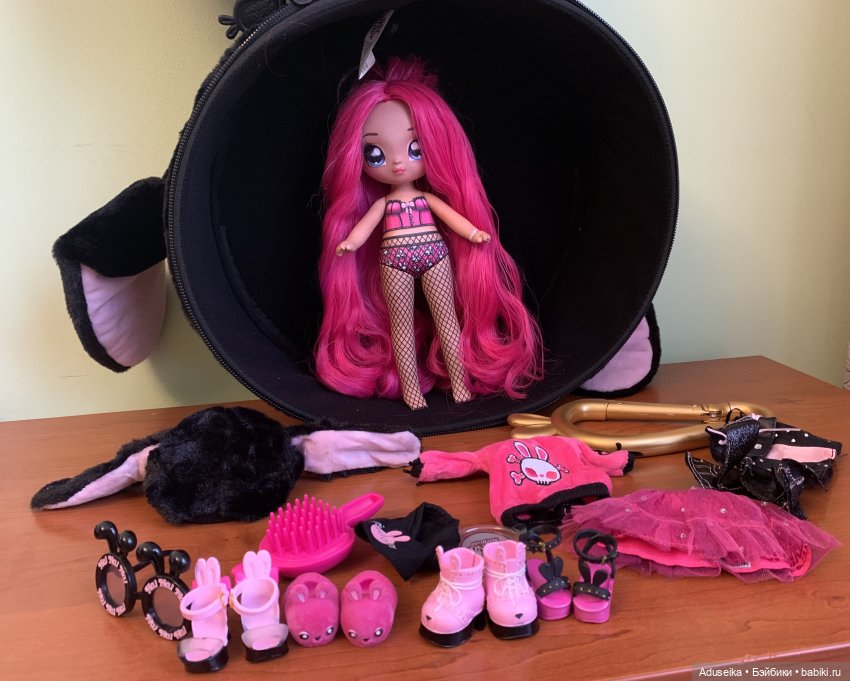 Na! Na! Na! Surprise Ultimate Black Bunny Alex Heart