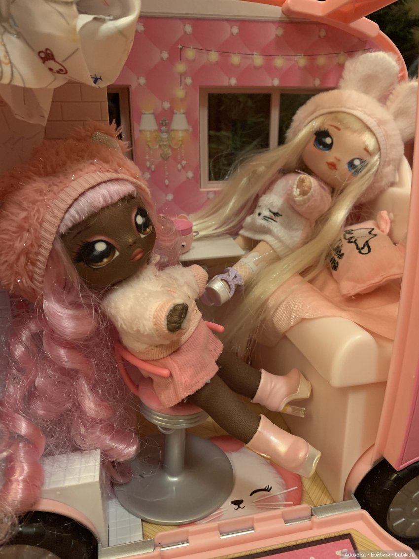 Na! Na! Na! Surprise Kitty-Cat Camper playset - все на кемпинг