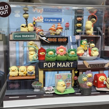 Ути 🦆 Mini Duckoo Citiwalk, Pop Mart витрина