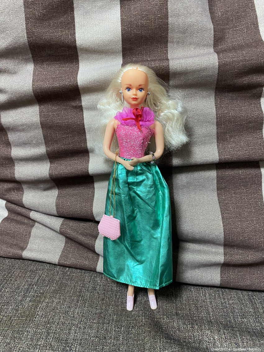 Санди в интересных нарядах (фото 3)