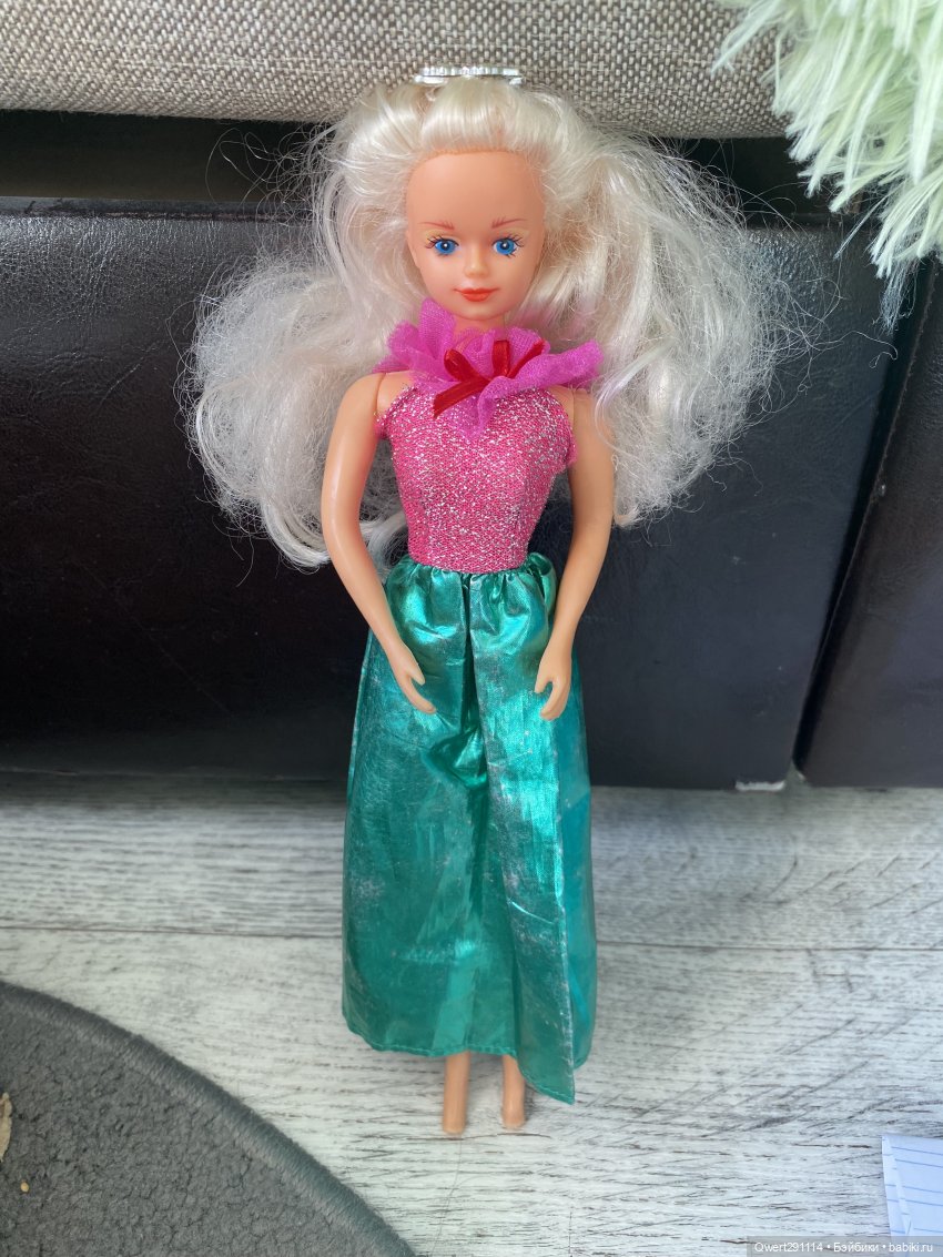 Санди в интересных нарядах (фото 2)