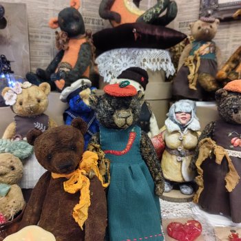 Мишка с куклой. Екатеринбург 2025