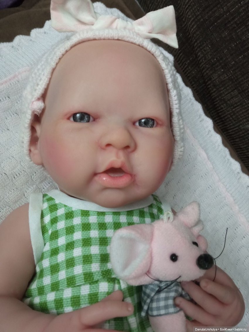 Ура, эти баталии завершились! Эмилька радуется новому личику (фото 6)