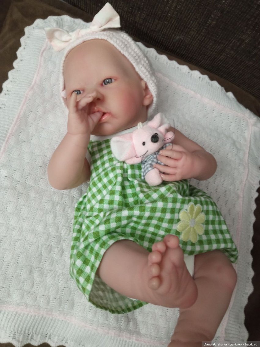 Ура, эти баталии завершились! Эмилька радуется новому личику (фото 2)