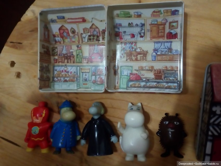 Два хемуля, еще муми из киндера, вонючка и приблудный флэш