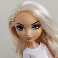 Сериз меняет фамилию через цвет волос