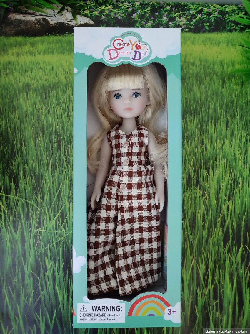 Моя малышка. Цвет волос в зависимости от освещения, на солнце в золотистый блонд. Это фото пасмурно было.