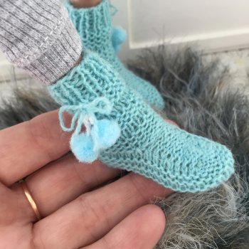 Сегодня - 24 октября - День любви к тёплым вязаным носкам