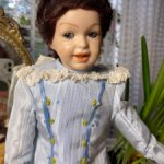 Любознательная девушка реплика антикварной куклы
