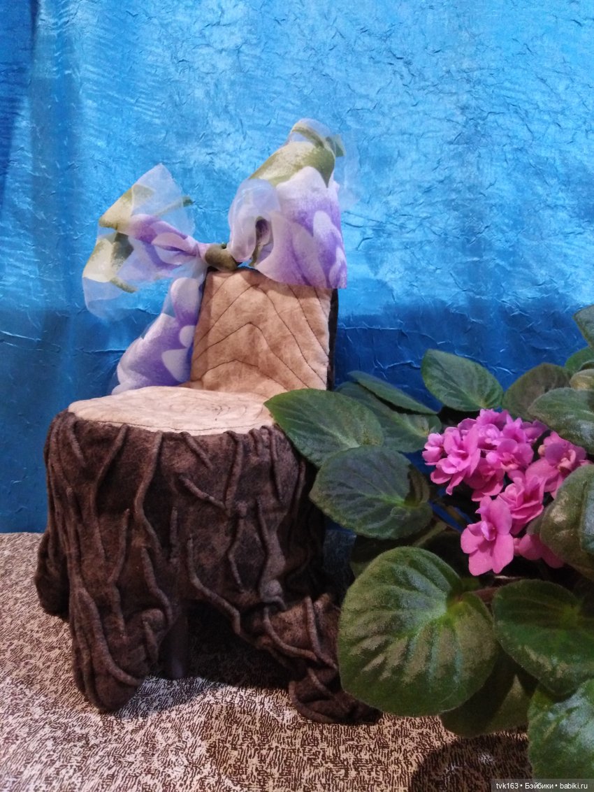 Молодой, весёлый пенёк ищет свою красную шапочку, или мишку, или зайца, или просто путника