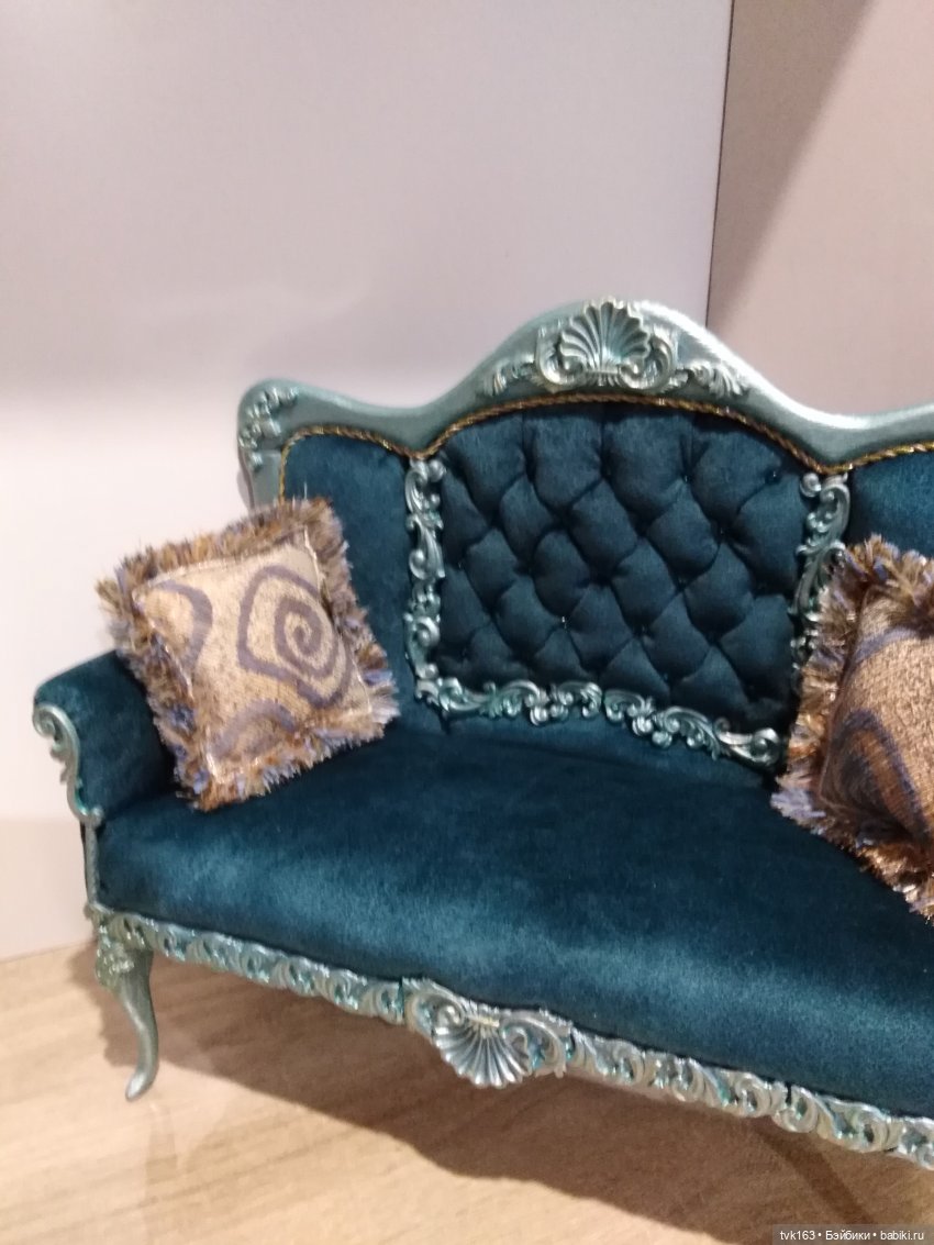 Изумрудный диванчик для кукол от 40см