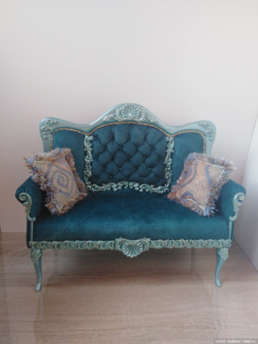 Изумрудный диванчик для кукол от 40см (фото 3)