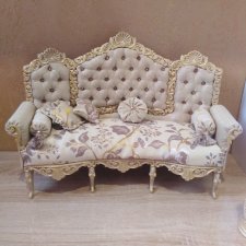 Диванчик для маленьких кукол