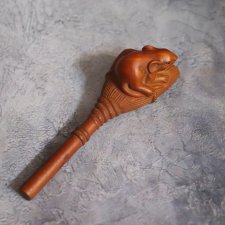 Нэцкэ "Мышка на венике"