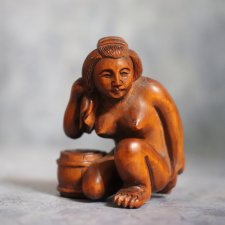 Нэцкэ "Купающаяся девушка"