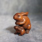 Нэцкэ "Кролик с крольчонком"