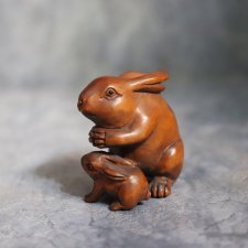 Нэцкэ "Кролик с крольчонком"