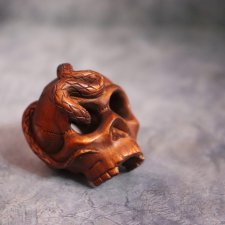 Нэцкэ "Череп и змея". Самшит, ручная резьба.