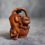 Нэцкэ "Котята в корзинке"