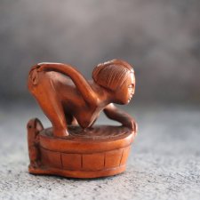 Необычная нэцкэ «Гейша и лягушка»