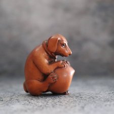 Нэцкэ "Собака с персиком"