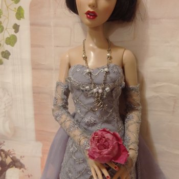 В серо-сиреневом вечере...