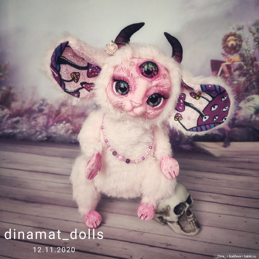 Готическая мышь или рогатая Чебурашка