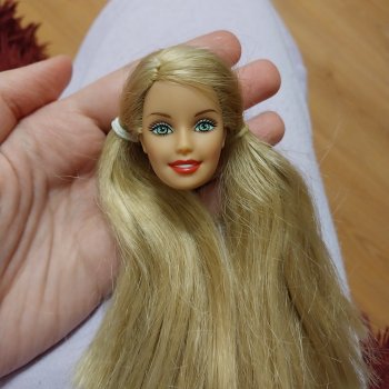 Помогите,  пожалуйста,  подобрать тело для барби