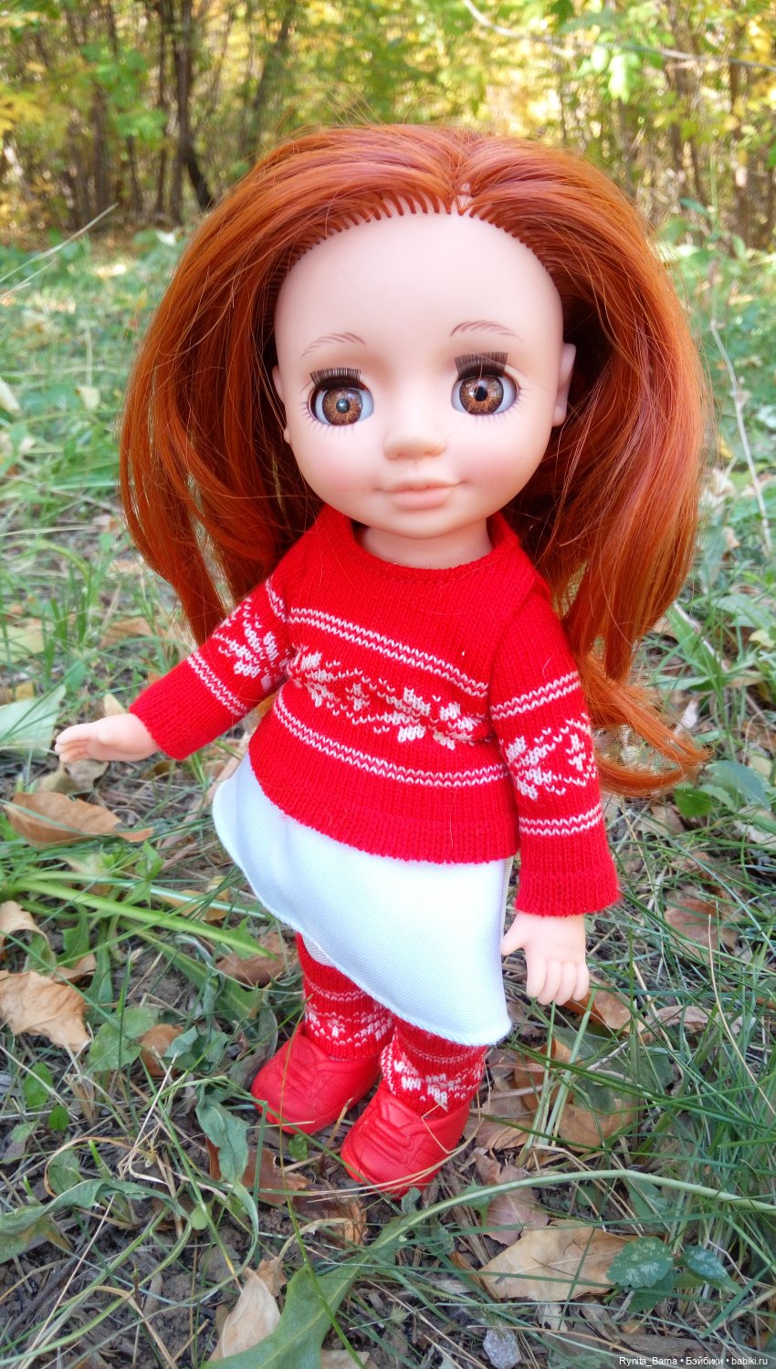 Соня на прогулке и новый наряд