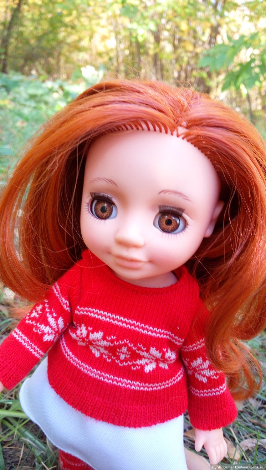 Соня на прогулке и новый наряд