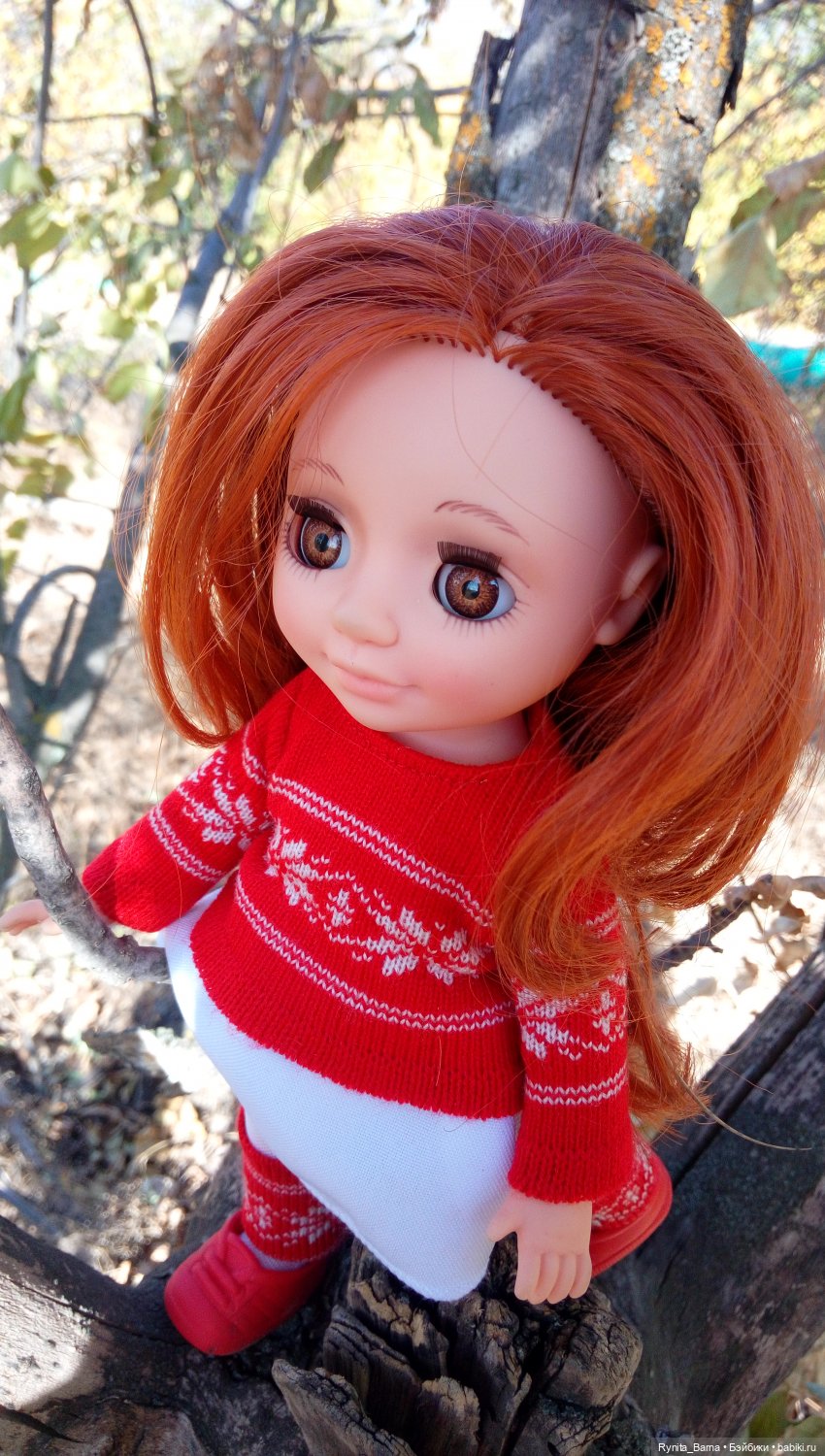 Соня на прогулке и новый наряд