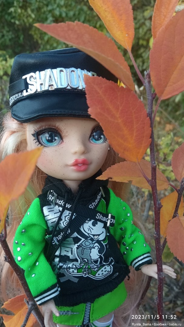 Вики на прогулке🍁 — Куклы Rainbow High (Рейнбоу Хай
