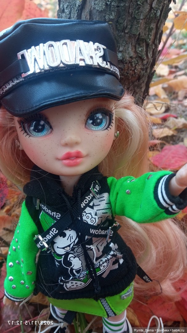 Вики на прогулке🍁 — Куклы Rainbow High (Рейнбоу Хай
