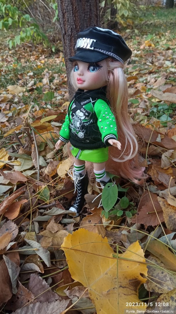 Вики на прогулке🍁 — Куклы Rainbow High (Рейнбоу Хай