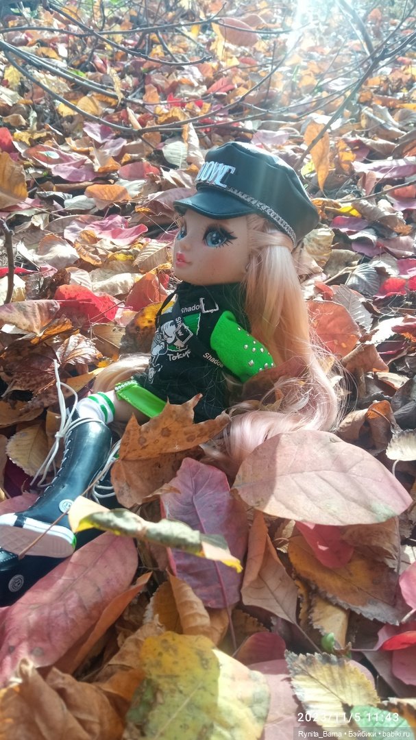 Вики на прогулке🍁 — Куклы Rainbow High (Рейнбоу Хай (фото 2)