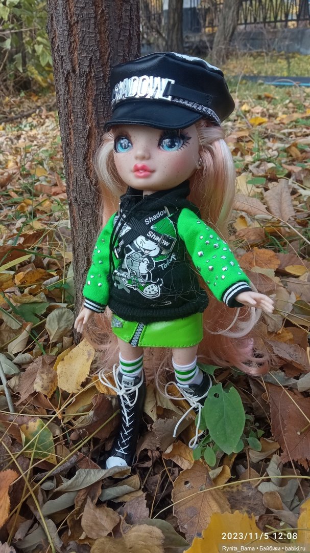 Вики на прогулке🍁 — Куклы Rainbow High (Рейнбоу Хай