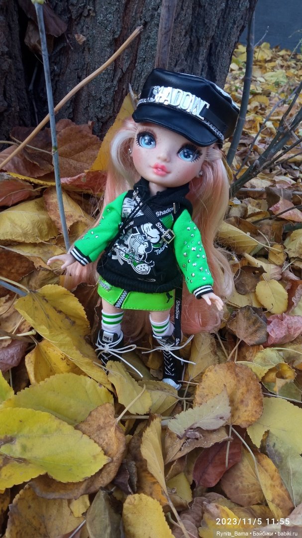 Вики на прогулке🍁 — Куклы Rainbow High (Рейнбоу Хай