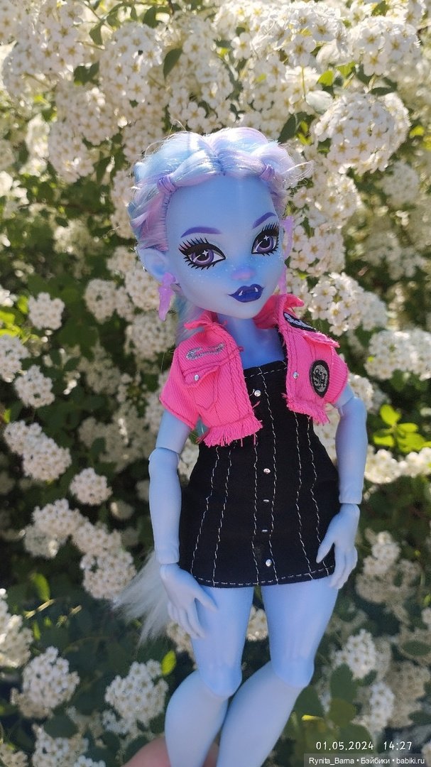 Прекрасная Эбби на прогулке 🩵🌸 (фото 4)