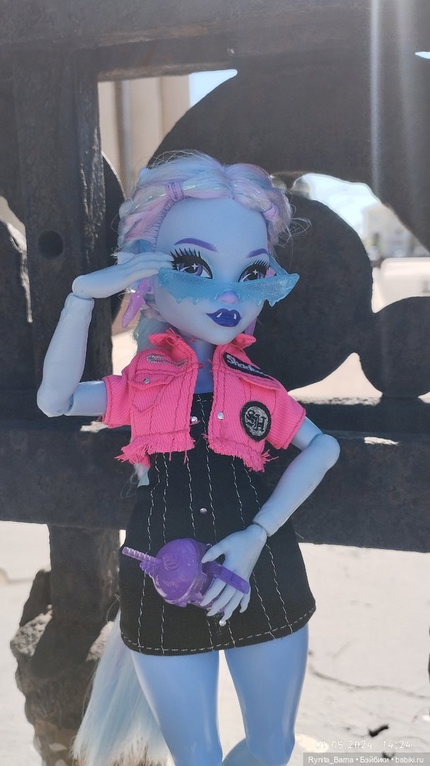 Прекрасная Эбби на прогулке 🩵🌸 (фото 2)