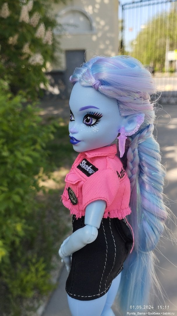 Прекрасная Эбби на прогулке 🩵🌸