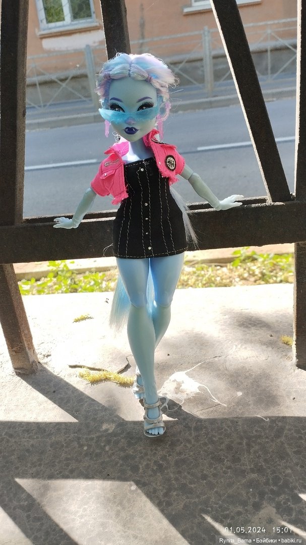 Прекрасная Эбби на прогулке 🩵🌸 (фото 10)