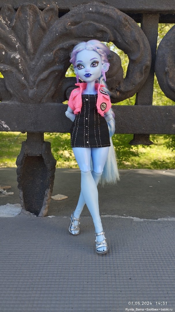 Прекрасная Эбби на прогулке 🩵🌸 (фото 3)