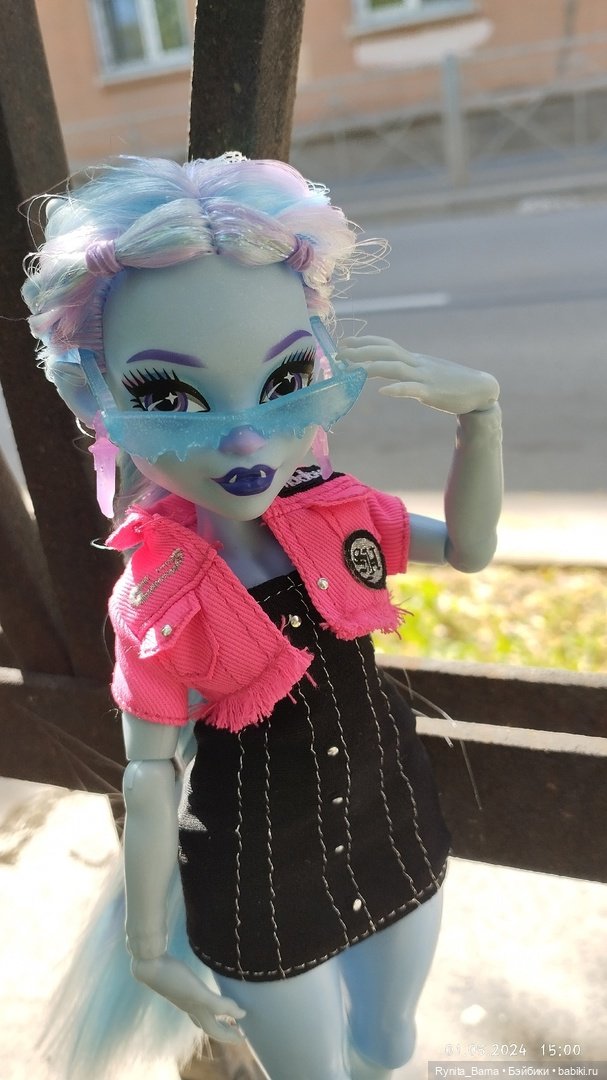 Прекрасная Эбби на прогулке 🩵🌸 (фото 9)