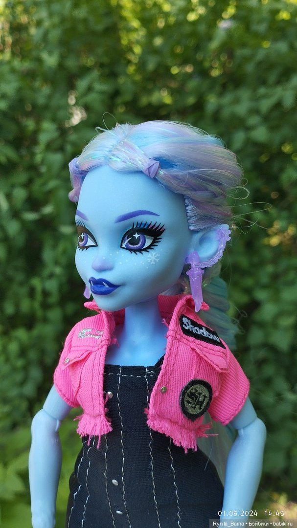 Прекрасная Эбби на прогулке 🩵🌸 (фото 7)