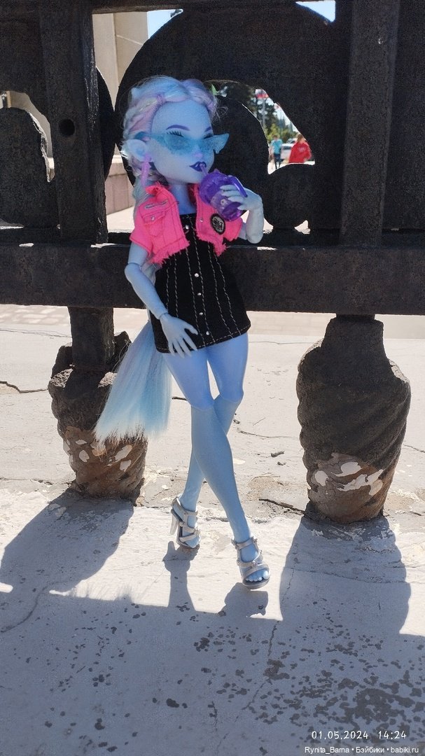 Прекрасная Эбби на прогулке 🩵🌸