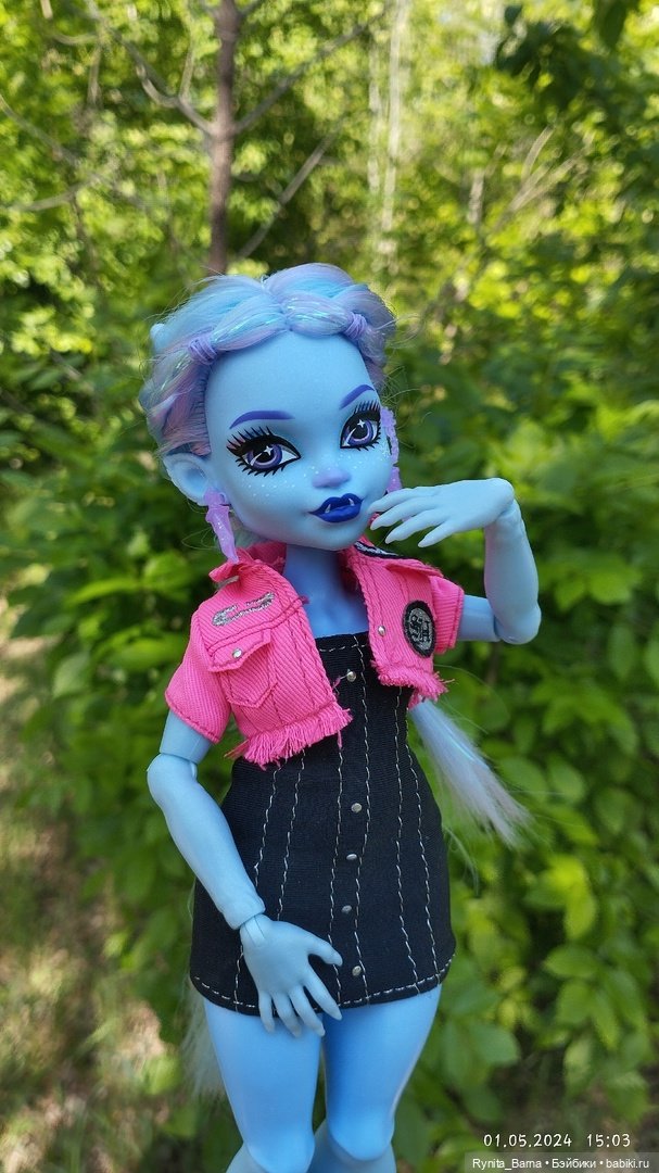 Прекрасная Эбби на прогулке 🩵🌸